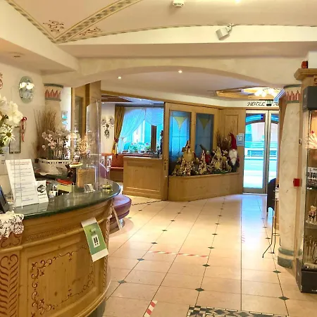 Alba Wellness & Hotel 3*